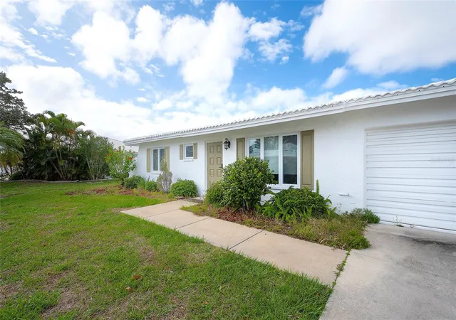 Photo 4 of Single family home for sale at 3810 Joyce Dr, Bradenton, FL 34208 | MLS# A4693455 | Listing updated on 2026-08-11