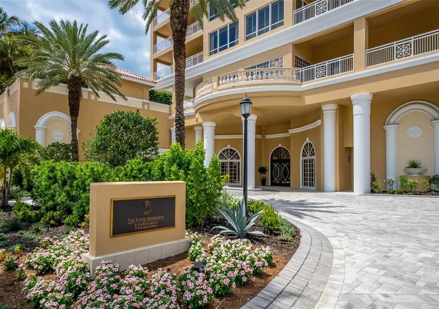 2nd image of 35 Watergate Dr, Sarasota, FL 34236