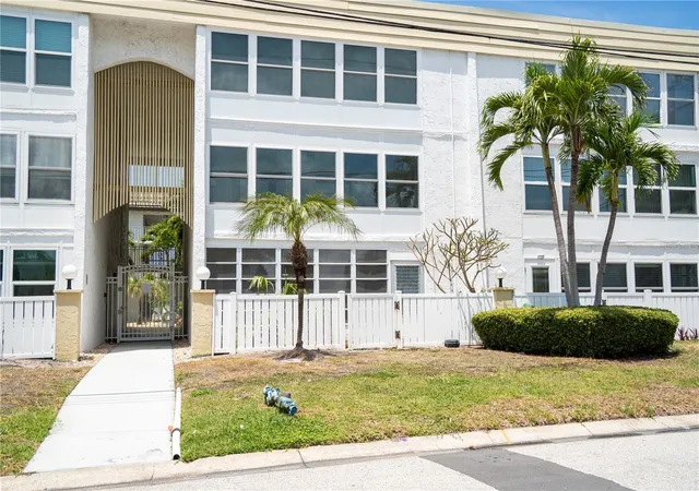 2nd image of 661 Poinsettia Ave, CLEARWATER BEACH, FL 33767