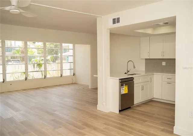 5th image of 661 Poinsettia Ave, Clearwater, FL 33767