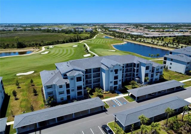 Listing Photo 4 - Condo for sale in building located at 17625 Opal Sand Dr, VENICE, FL 34293 - Unit #304