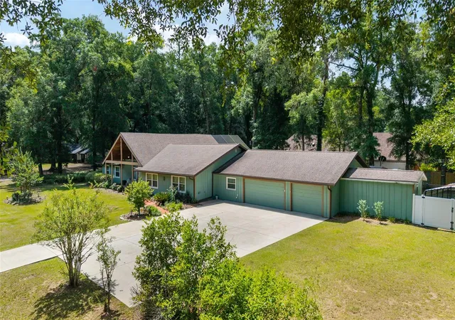 Photo 2 of Single family home for sale at 5300 Ne 2nd Lane, Ocala, FL 34470 | MLS# OM724686 | Listing updated on 2026-09-08