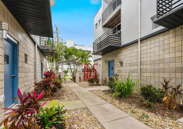 Homes for sale in Tampa, FL | 5008 S Macdill Ave #16, Tampa, FL 33611 | MLS# TB8508216