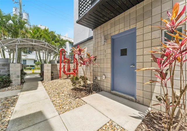 Homes for sale in Tampa, FL | 5008 S Macdill Ave #16, Tampa, FL 33611 | MLS# TB8508216
