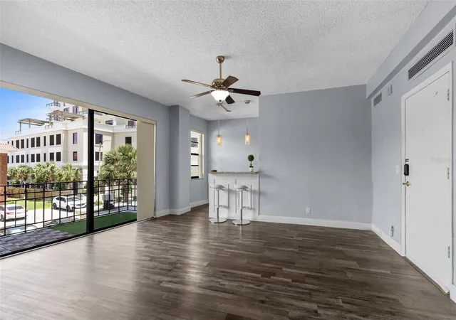 Photo 3 of Condo for sale at 2109 Bayshore Blvd #205, Tampa, FL 33606 | MLS# TB8508242 | Listing updated on 2026-10-09