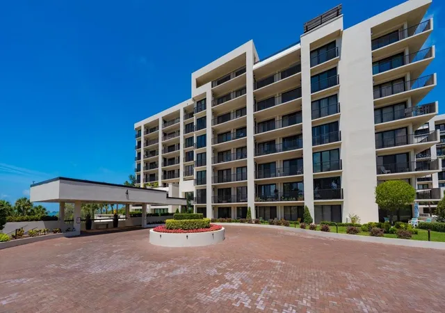 2nd image of 4 Belleview Blvd, Belleair, FL 33756