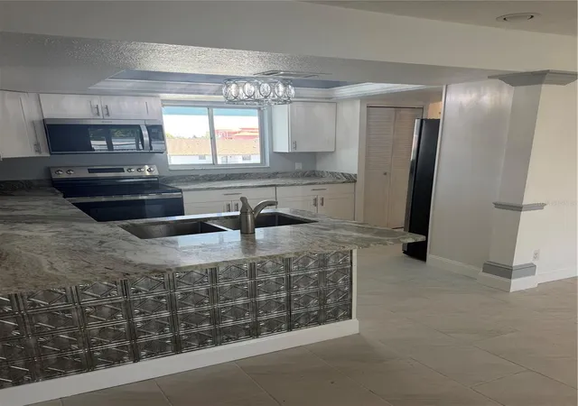 Listing Photo 4 - Condo for sale in building located at 2735 Magdalina Dr, PUNTA GORDA, FL 33950 - Unit #2