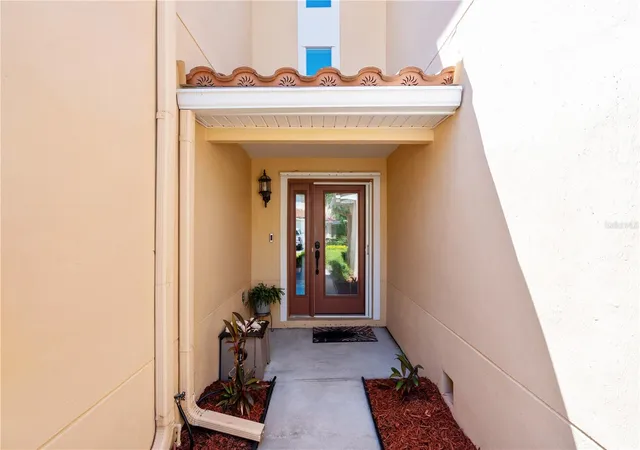 Photo 3 of Townhouse for sale at 210 Valencia Cir, St Petersburg, FL 33716 | MLS# TB8508296 | Listing updated on 2026-09-14