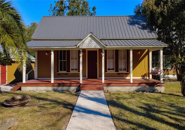 1st image of 1148 N Grandview St, Mount Dora, FL 32757 | MLS# V4949076