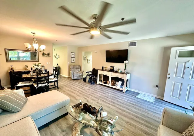 4th image of 2020 Shangrila Dr, Clearwater, FL 33763