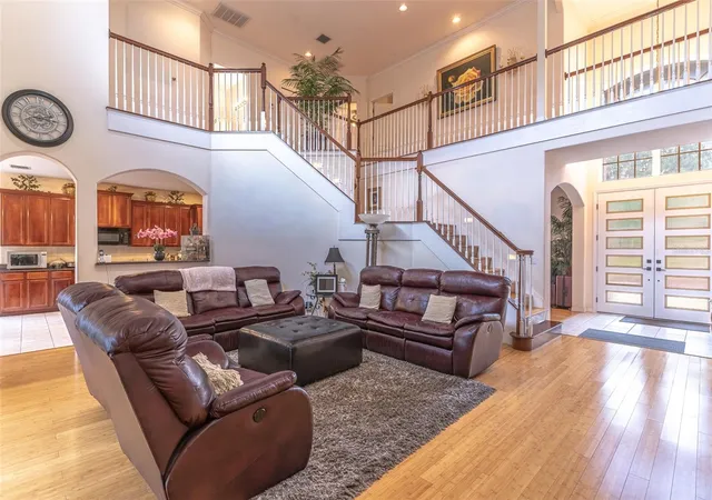 Photo 2 of Single family home for sale at 915 Hickory Frk Dr, Seffner, FL 33584 | MLS# L4961879 | Listing updated on 2026-10-23