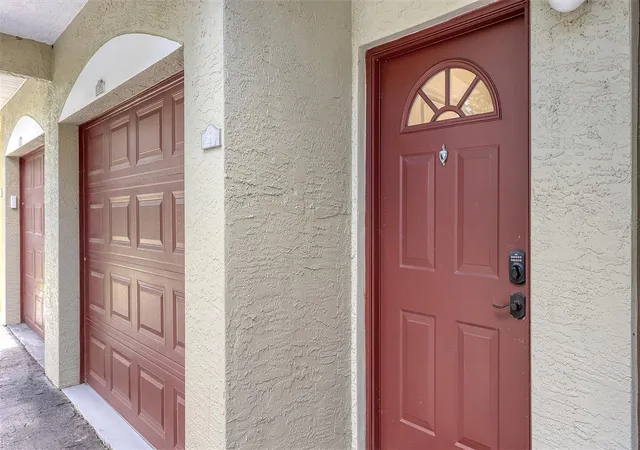 Listing Photo 4 - Condo for sale in building located at 5001 Baraldi Cir, Sarasota, FL 34235 - Unit #22-202
