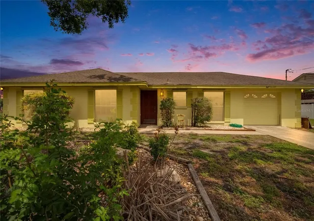 2nd image of 814 Seabreeze Dr, Ruskin, FL 33570 | MLS# TB8508370