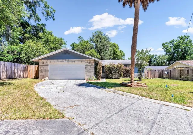 Photo 2 of Single family home for sale at 1709 Ne 28th Place, Ocala, FL 34470 | MLS# OM724710 | Listing updated on 2026-09-01
