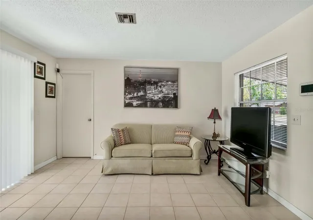Photo 3 of Single family home for sale at 1709 Ne 28th Place, Ocala, FL 34470 | MLS# OM724710 | Listing updated on 2026-09-01
