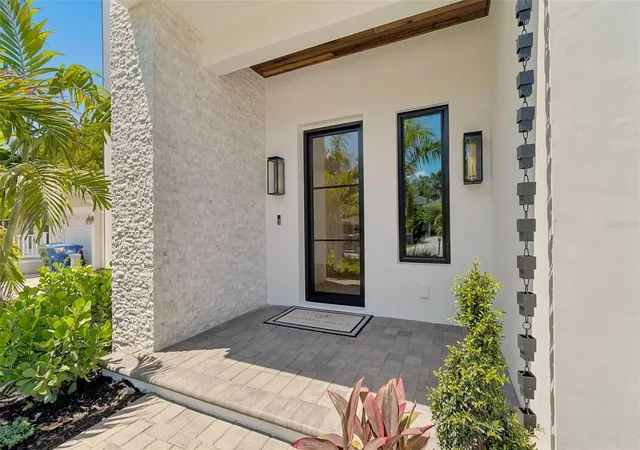 Photo 3 of Single family home for sale at 3605 W Kensington Ave, Tampa, FL 33629 | MLS# TB8508384 | Listing updated on 2026-09-25
