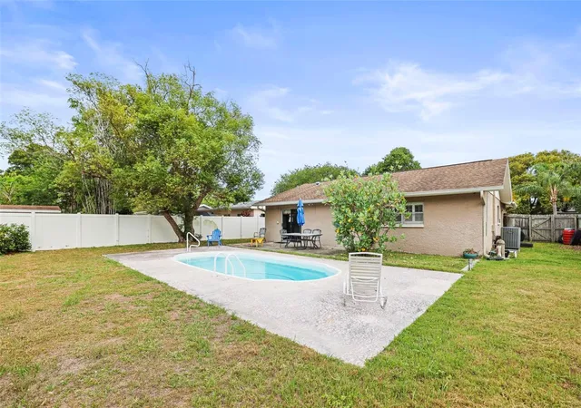 Homes for sale in Dunedin, FL | 1613 Greenwood Dr, Dunedin, FL 34698 | MLS# TB8508395