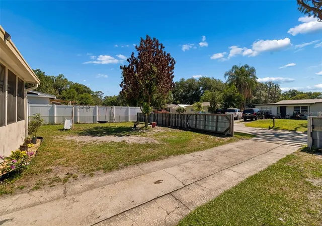 Photo 4 of Single family home for sale at 1038 Canal Dr W, Lakeland, FL 33801 | MLS# L4961882 | Listing updated on 2026-09-28