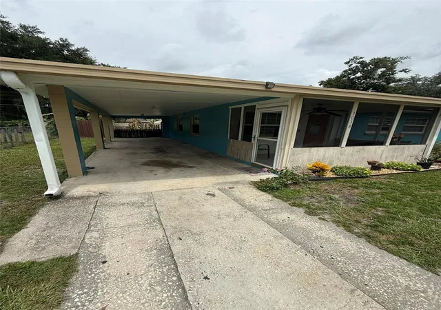 Photo 3 of Single family home for sale at 1038 Canal Dr W, Lakeland, FL 33801 | MLS# L4961882 | Listing updated on 2026-09-28