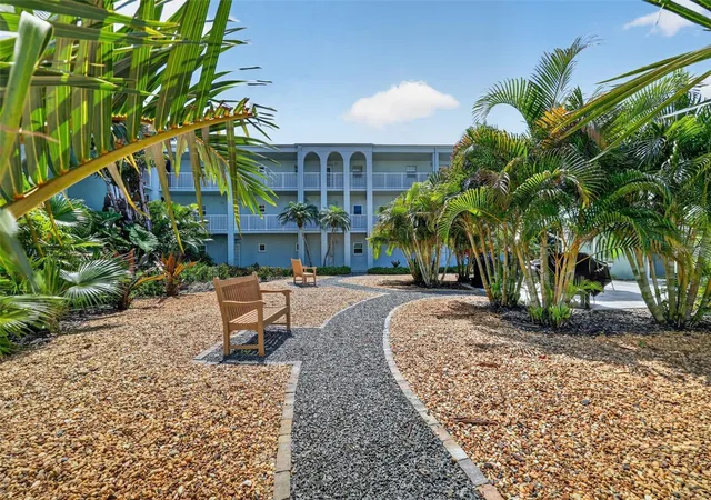 Condo for sale at 1706 Belleair Forest Dr #220, BELLEAIR, FL 33756 | MLS# TB8508426