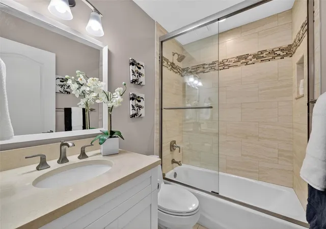 2nd image of 731 83Rd Ave N, ST PETERSBURG, FL 33702