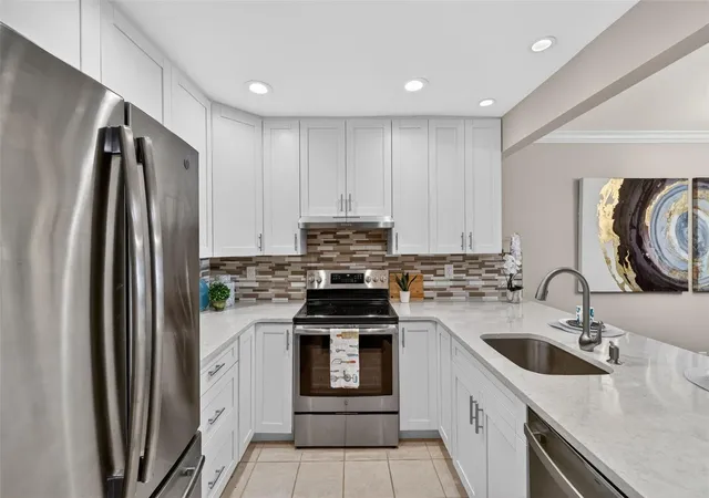 4th image of 731 83Rd Ave N, ST PETERSBURG, FL 33702
