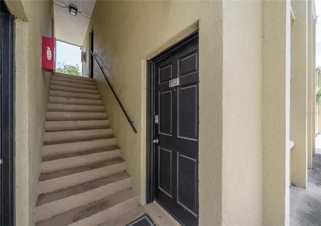 3rd image of 3206 W Azeele St #129, Tampa, FL 33609 | MLS# TB8508449