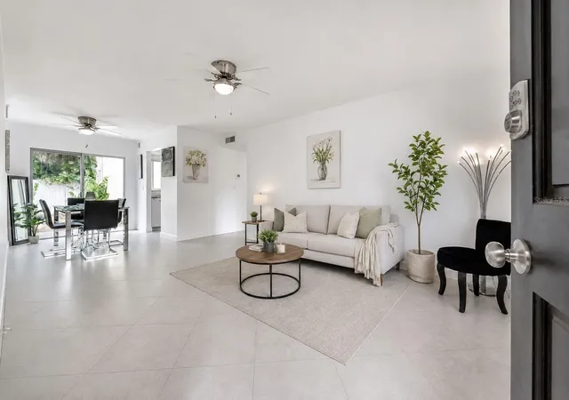4th image of 3206 W Azeele St #129, Tampa, FL 33609 | MLS# TB8508449