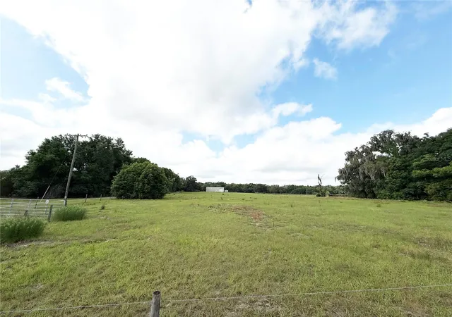 Homes for sale in Weirsdale, FL | Se Sunset Harbor Rd, Weirsdale, FL 32195 | MLS# OM724719