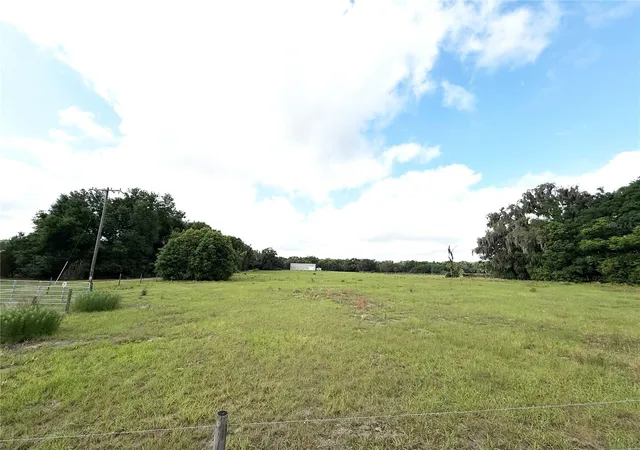 Homes for sale in Weirsdale, FL | Se Sunset Harbor Rd, Weirsdale, FL 32195 | MLS# OM724719