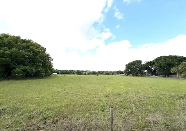 Homes for sale in Weirsdale, FL | Se Sunset Harbor Rd, Weirsdale, FL 32195 | MLS# OM724719