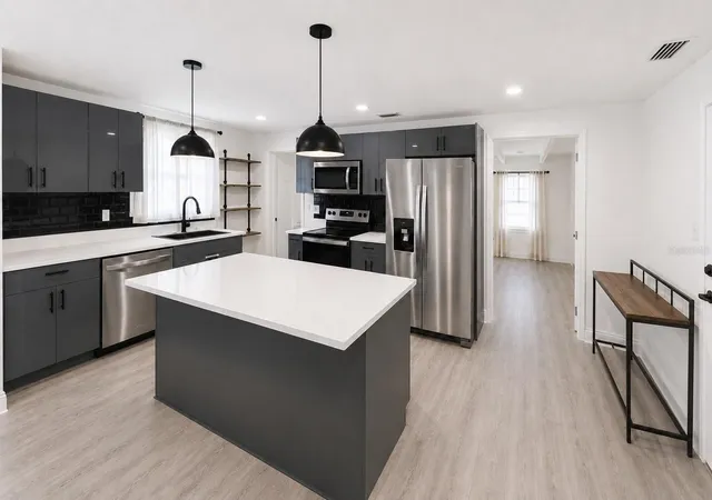 4th image of 4114 W Olive St, Tampa, FL 33616 | MLS# TB8508512