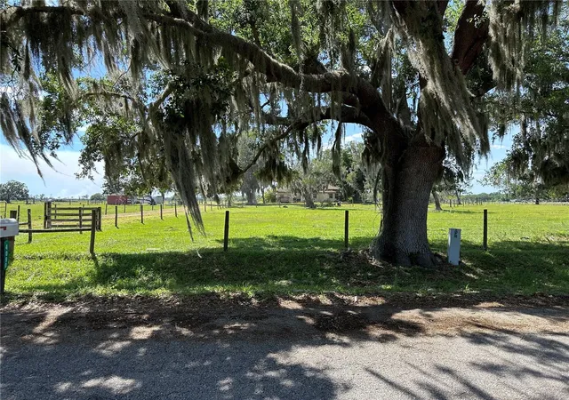 Homes for sale in Sarasota, FL | 4090 Carlton Rd, Sarasota, FL 34240 | MLS# A4693583
