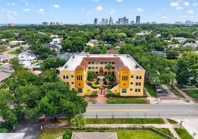 2nd image of 210 22Nd Ave Ne, Saint Petersburg, FL 33704