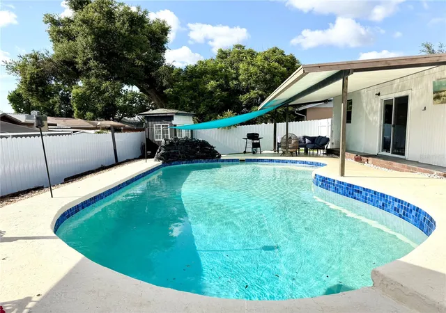 Photo 3 of Single family home for sale at 143 Valley Cir, Brandon, FL 33510 | MLS# TB8508566 | Listing updated on 2026-05-28
