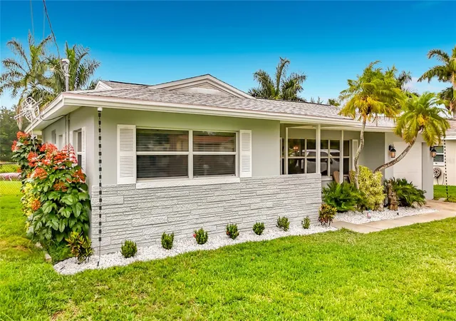 4th image of 508 Shore Dr, Largo, FL 33771 | MLS# O6407810