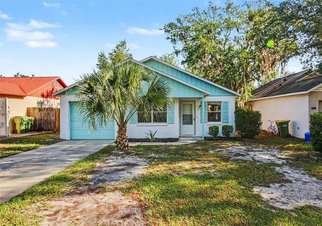 Photo 1 of Single family home for sale at 2710 Lorraine Dr, Leesburg, FL 34748 | MLS# O6407819 | Listing updated on 2026-10-15