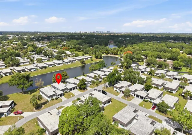 2nd image of 3960 Lakeside Rd #156, Sarasota, FL 34232 | MLS# A4693592