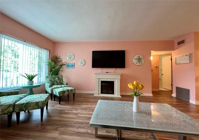 Listing Photo 5 - Condo for sale in building located at 2021 Australia Wy W, Clearwater, FL 33763 - Unit #59