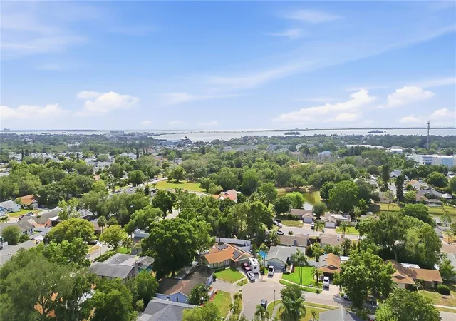 3rd image of 391 Walnut Ct, Palm Harbor, FL 34683 | MLS# TB8508697