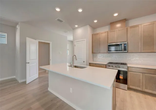 Photo 3 of Single family home for sale at 2823 Crimson Cap St, Odessa, FL 33556 | MLS# TB8508703 | Listing updated on 2026-10-08