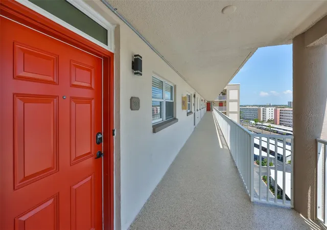 Photo 2 of Condo for sale at 5980 Shore Blvd S #907, Gulfport, FL 33707 | MLS# R4911260 | Listing updated on 2026-10-08