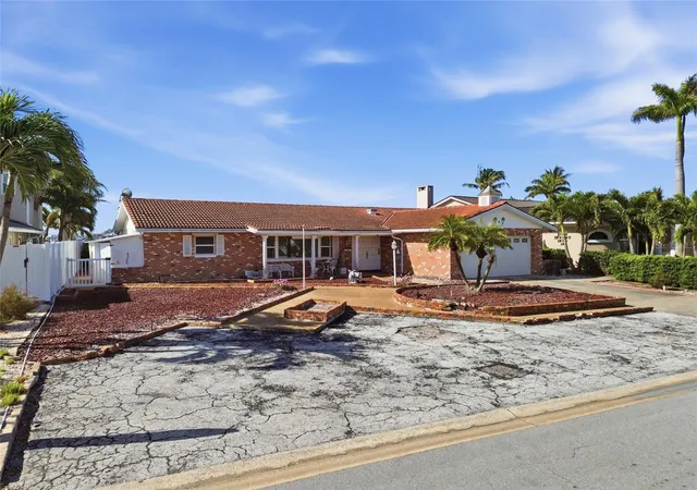 2nd image of 4 Bellevue Dr, Treasure Island, FL 33706 | MLS# TB8508743