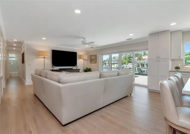 Photo 3 of Single family home for sale at 4927 W Melrose Ave N, Tampa, FL 33629 | MLS# TB8508744 | Listing updated on 2026-09-30