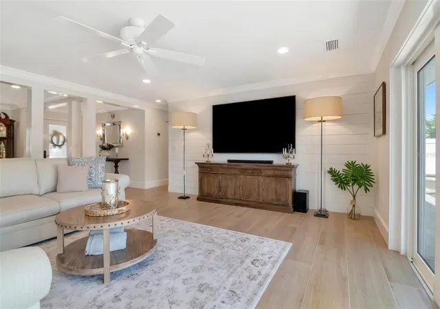 Photo 4 of Single family home for sale at 4927 W Melrose Ave N, Tampa, FL 33629 | MLS# TB8508744 | Listing updated on 2026-09-30
