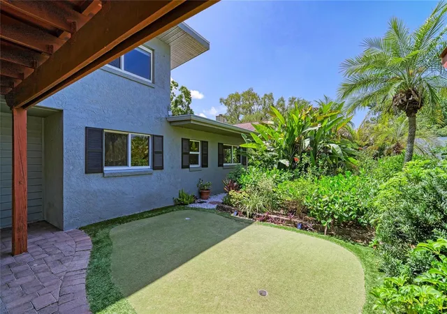Photo 2 of Sale Pending at 4509 S Lockwood Ridge Rd, Sarasota, FL 34231 | MLS# A4693665 | Listing updated on 2026-08-25