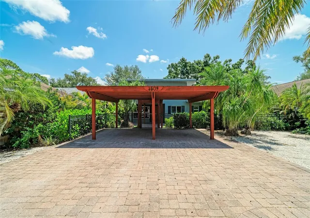 Photo 3 of Sale Pending at 4509 S Lockwood Ridge Rd, Sarasota, FL 34231 | MLS# A4693665 | Listing updated on 2026-08-25