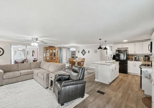 Photo 4 of Manufactured home for sale at 332 Hawthorne Blvd, Leesburg, FL 34748 | MLS# O6407980 | Listing updated on 2026-09-24