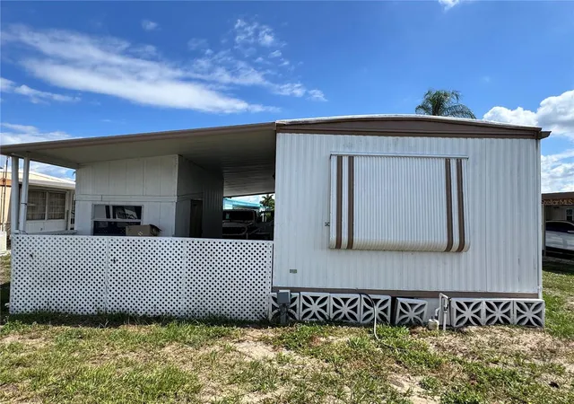 Photo 3 of Manufactured home for sale at 420 49th Street E #20, Palmetto, FL 34221 | MLS# TB8508756 | Listing updated on 2026-09-13
