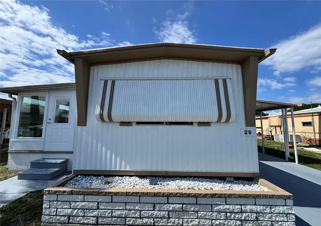 Photo 4 of Manufactured home for sale at 420 49th Street E #20, Palmetto, FL 34221 | MLS# TB8508756 | Listing updated on 2026-09-13